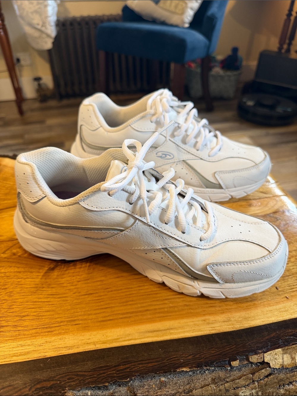 Dr. Scholl’s White, tru-flex lace up Sneakers W/Subtle Silver Accent size 9W
